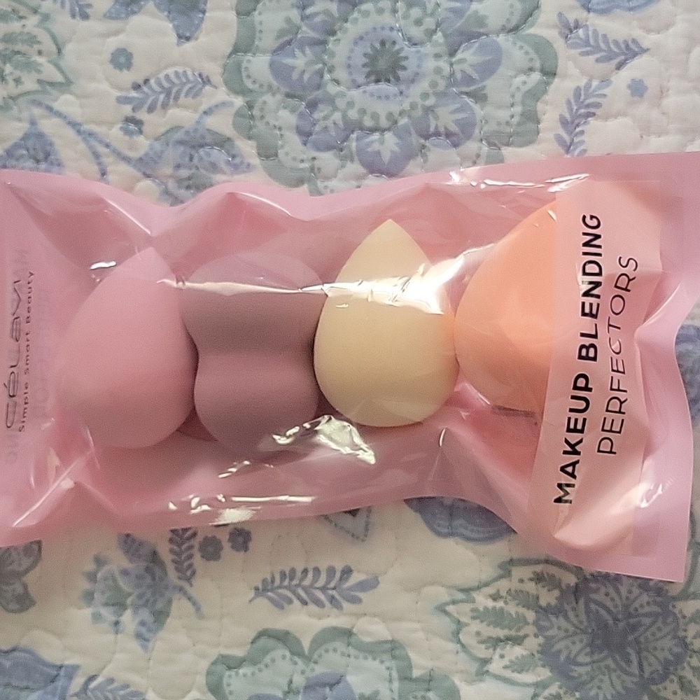 Makeup Application Bundle - Picture 4 of 5